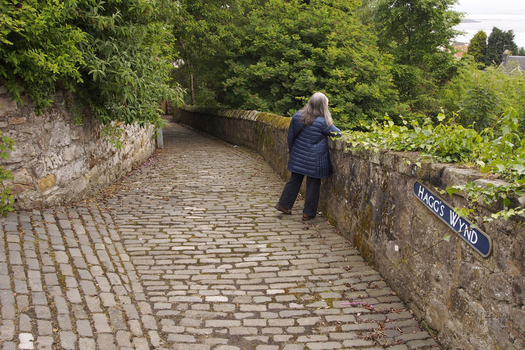 Culross_1174.JPG - The way down to the Village