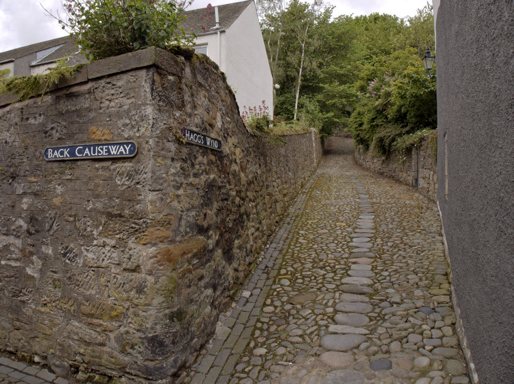 Culross_1183.jpg - the bottom of Hagg's Wynd