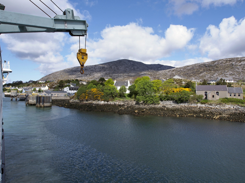 Tarbert_0610a.JPG - leaving Tarbert bound for Uig