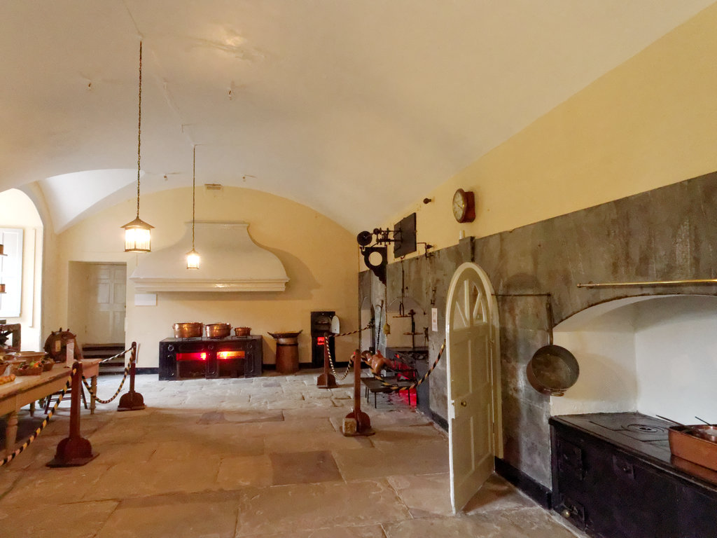 InverarayKitchen_0837_DxO.jpg - kitchen in the basement at Inveraray Castle complete with fake fires and plastic food