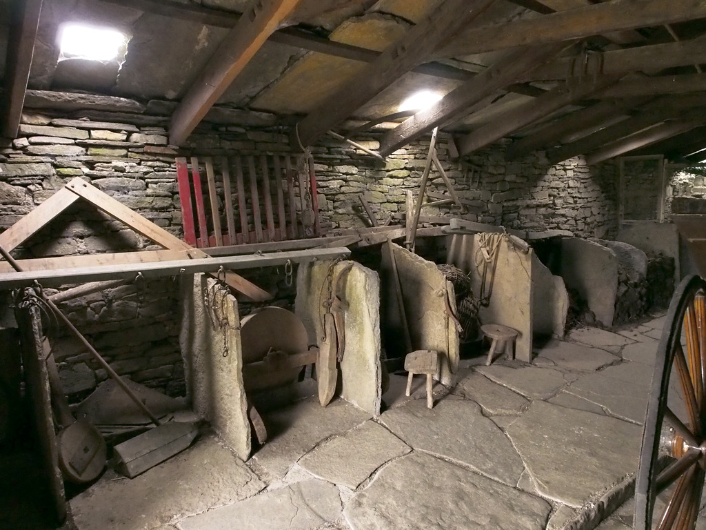 Corrigall_0155.JPG - barn stalls at Corrigall. Note the huge slate tiles forming the roof.