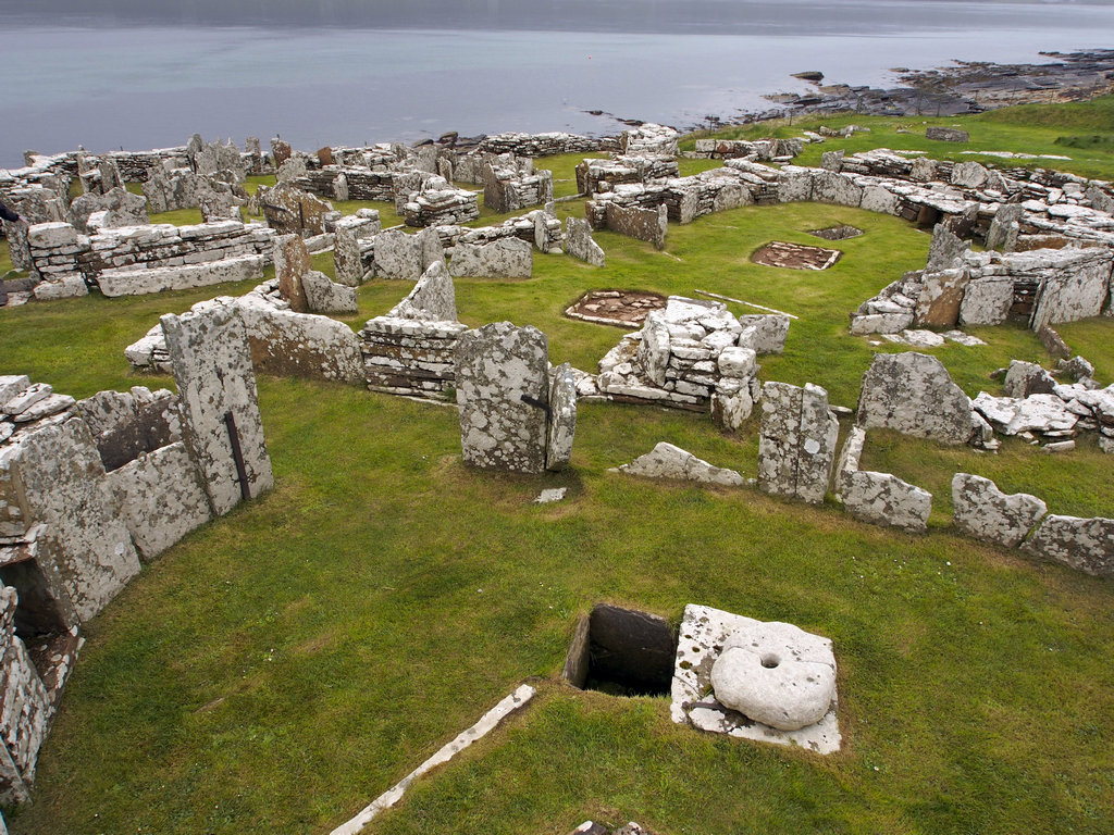 Gurness_0993.JPG - Broch of Gurness. Settlement here began sometime between 500 and 200 BC.