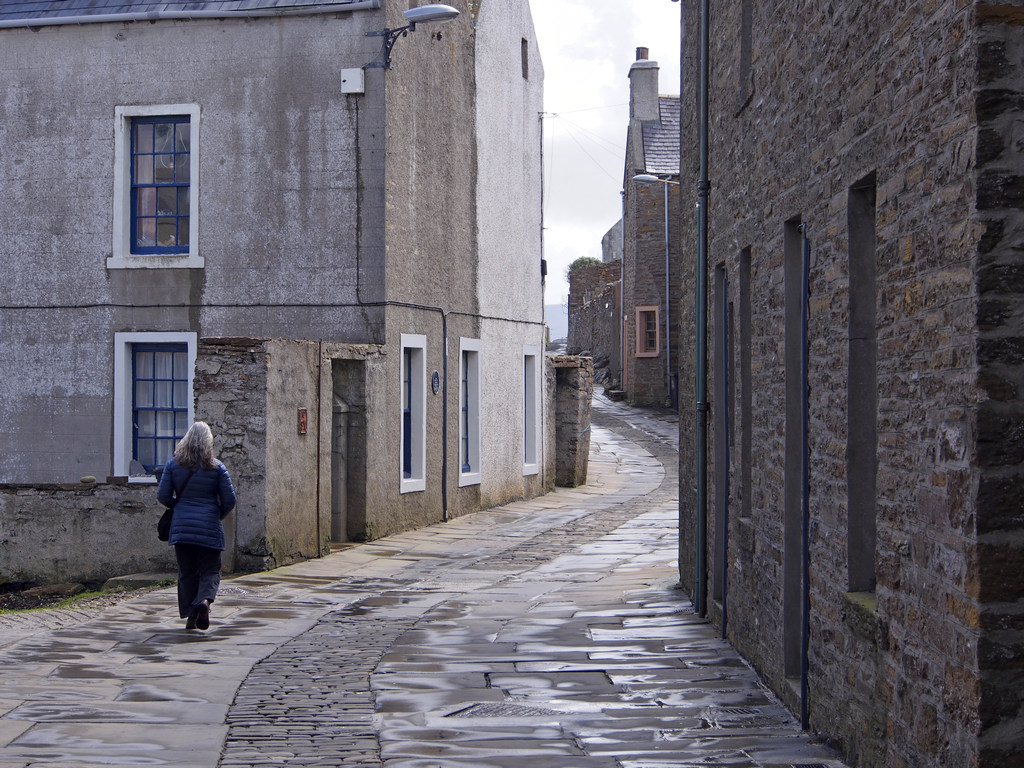 Stromness_0462.JPG - Mainstreet of Stromness