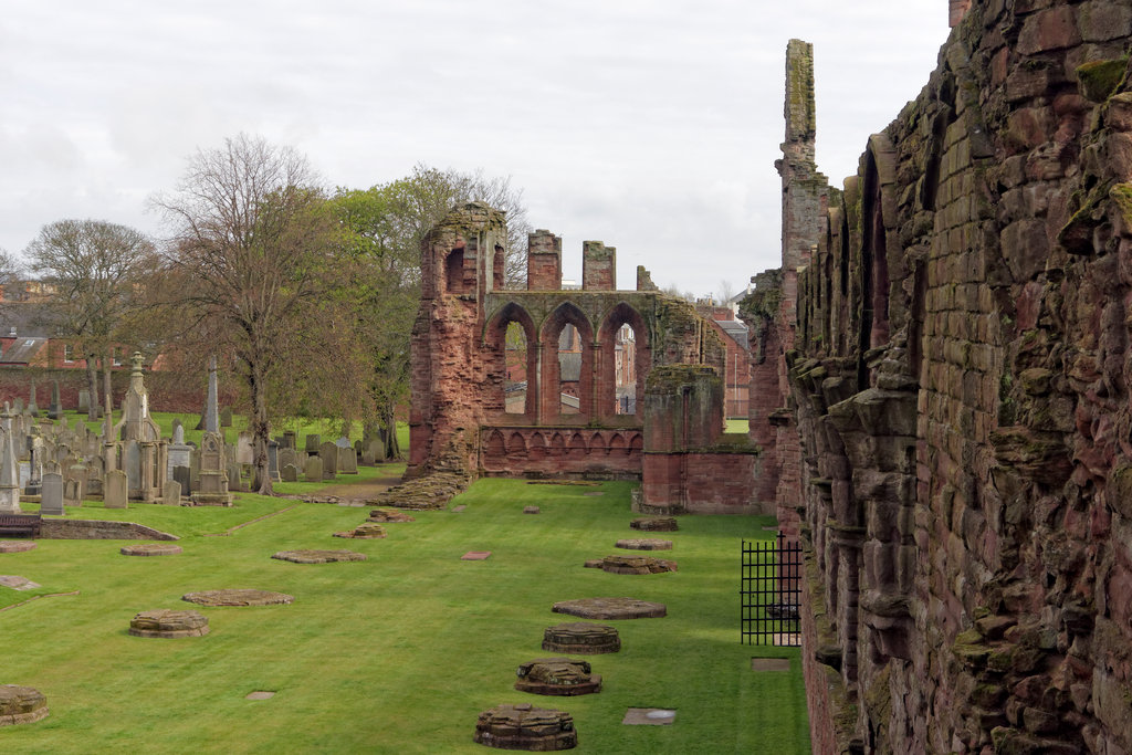 Arbroath_0862_DxO.jpg - Arbroath Abbey and graveyard