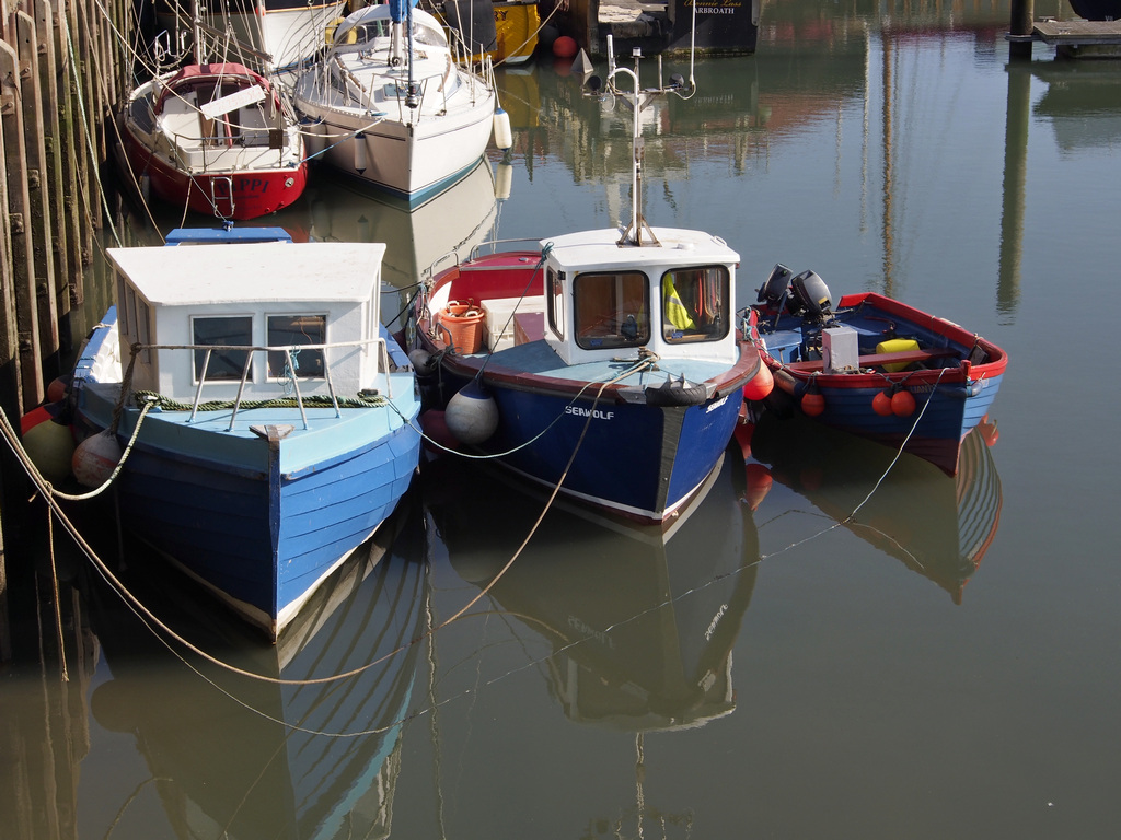 Arbroath_0915.JPG - Boats in the port at Arbroath.