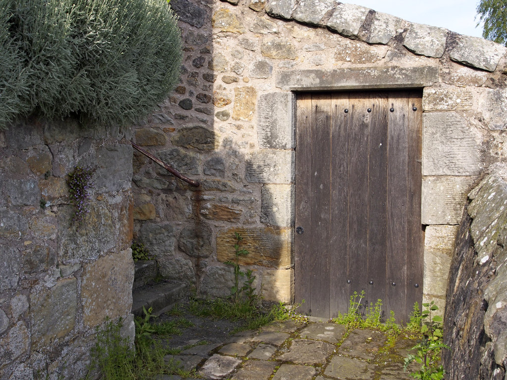 Culross_1026.JPG - garden detail