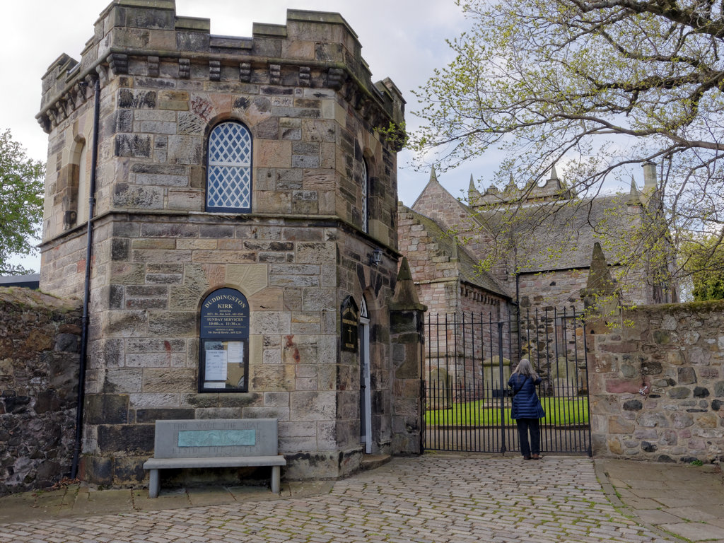 Duddingston_0011_DxO.jpg - Duddingston Kirk. We walked around Arthur's Seat to get to the village of Duddingston on the other side. It was very peaceful and we were the only tourists there.