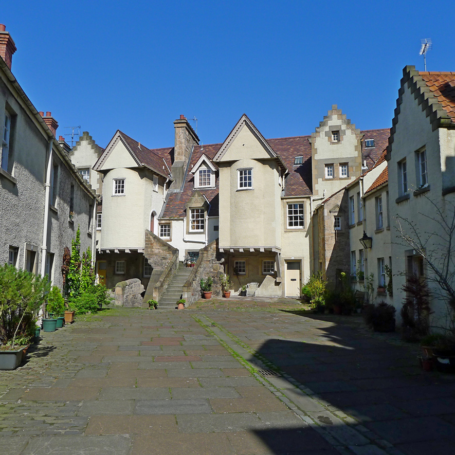 WhiteHorse_R0073.JPG - White Horse Close is at the bottom of the Royal Mile near Holyrood Palace. It was an inn in the 1700's and still is!