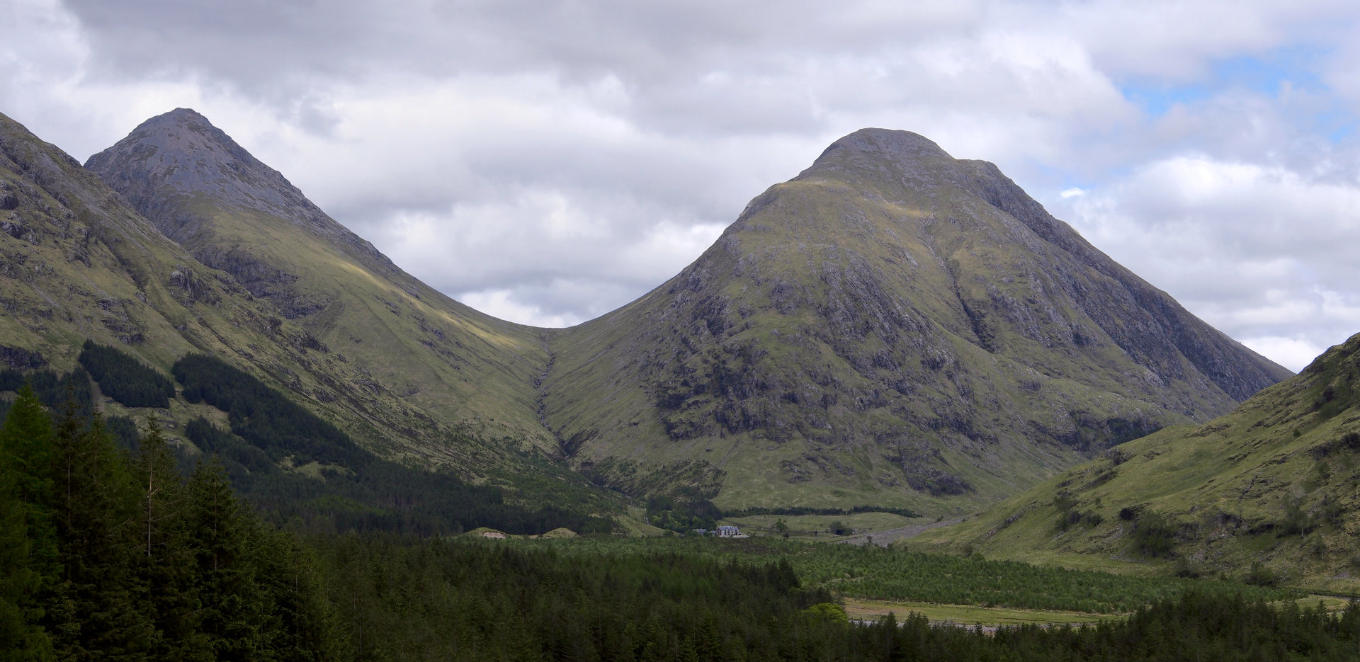 Dalness_0559-60a_1.jpg - Dalness House Glen Etive. The old Fleming Estate featured as Skyfall. The wettest place in the UK. At least where they measure it.