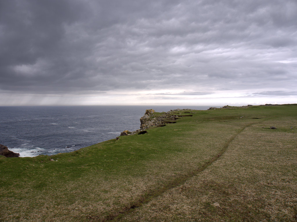 ButtofLewis_1469a.JPG - Walking the bluffs at the Butt of Lewis