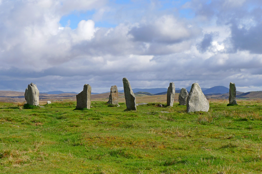 smallstones_R0371a.JPG - Small ring near Calanais