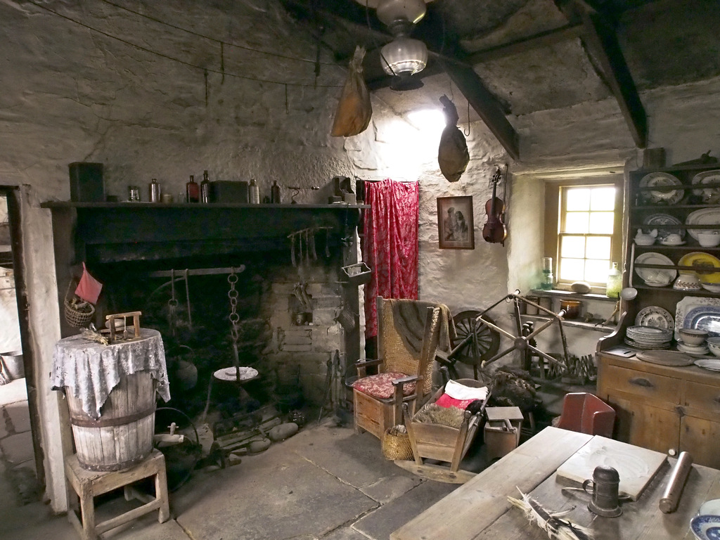 Corrigall_0162.JPG - Corrigall Farm Museum interior