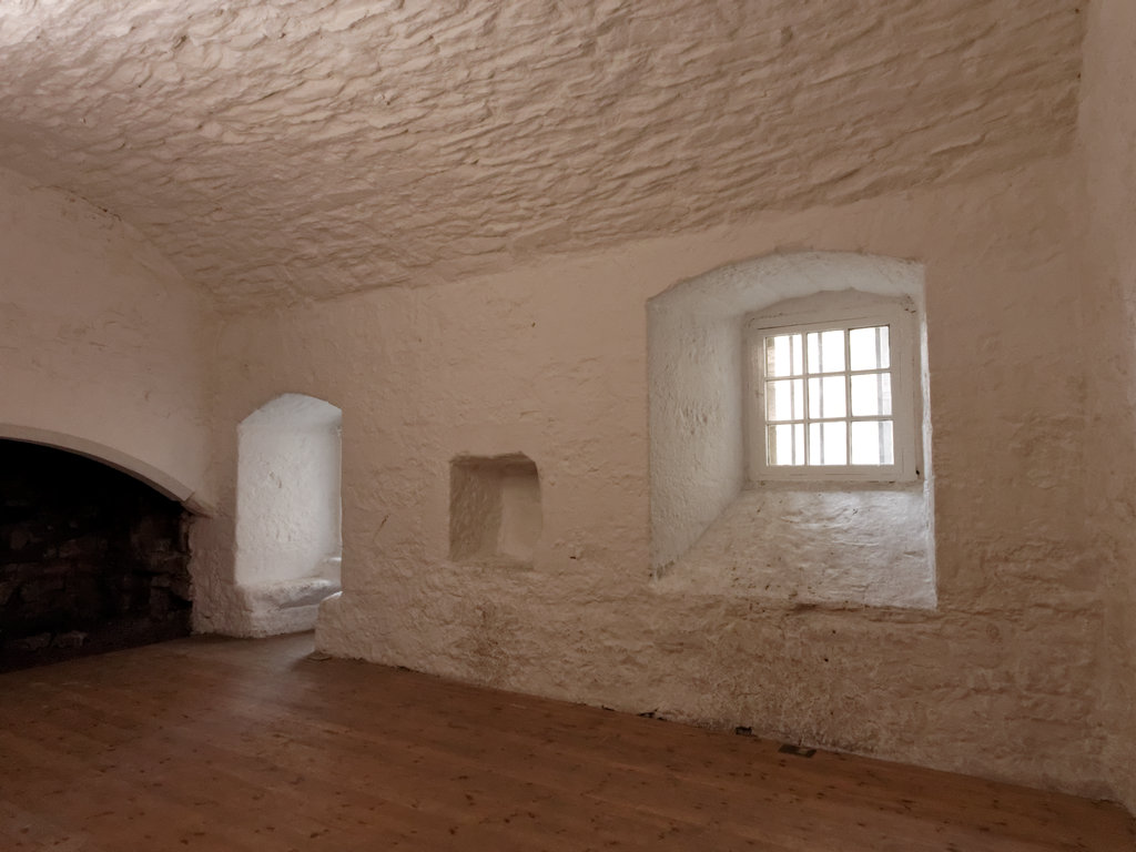 StirlingCastle_1116_DxO.jpg - kitchen